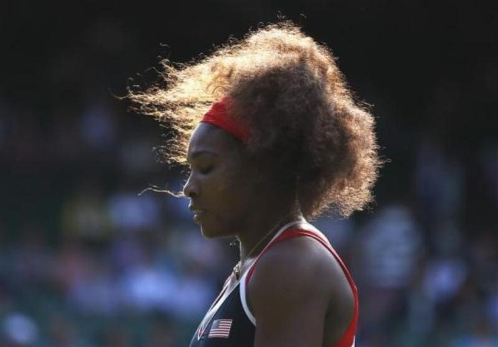 Một khoảnh khắc của Serena Williams (Mỹ) trong trận bán kết tennis đơn nữ với Victoria Azarenka (Belarus).